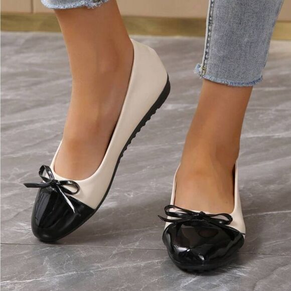 WOMEN ROUND TOE BOW DECOR TWO TONE BALLET FLATS - Picture 1 of 15